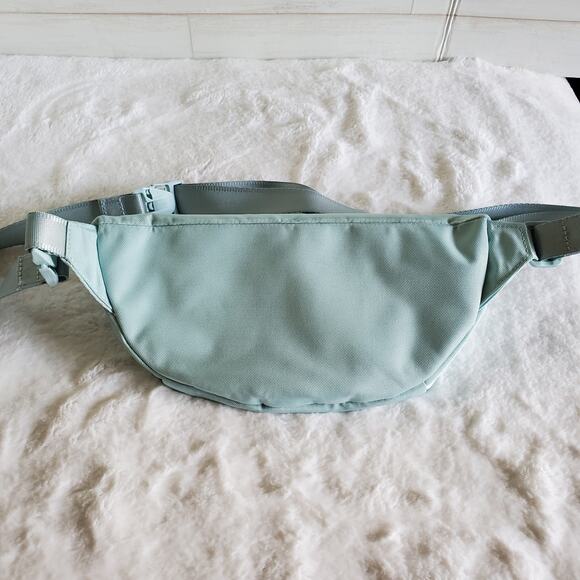 Vera Bradley Reactive RFID Belt Bag - Picture 2 of 4